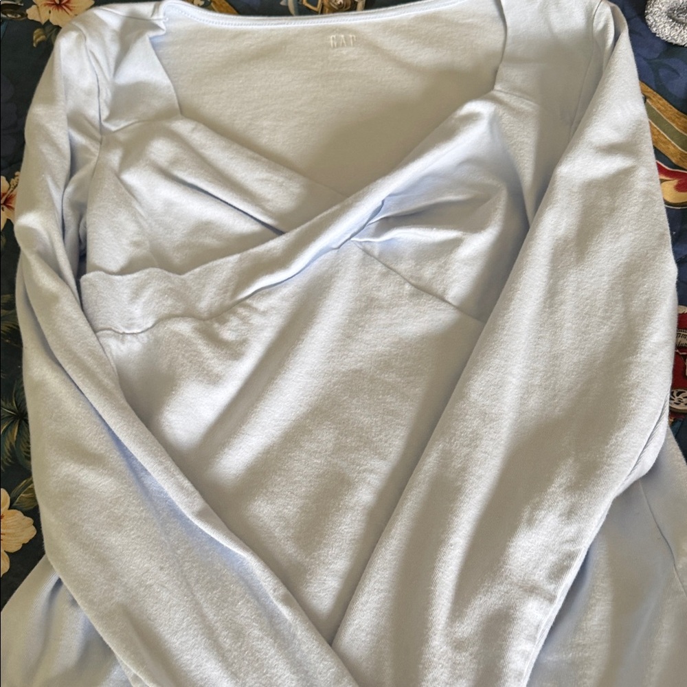 Light blue V neck long sleeve top from Gap - size S